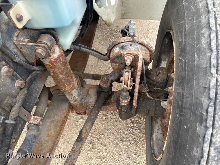 image for item EA2373 2003 International 4400 flatbed truck