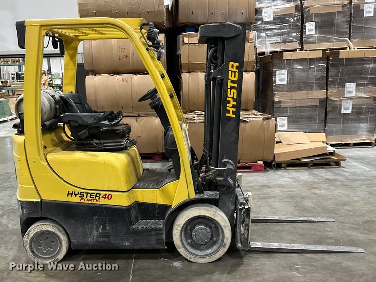 image for item EA4867 Hyster S40FT forklift