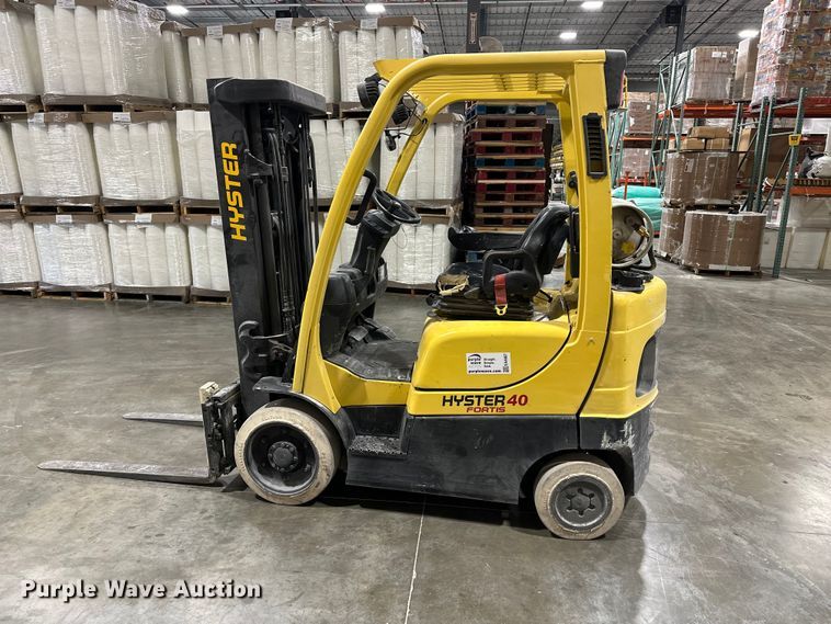 image for item EA4867 Hyster S40FT forklift