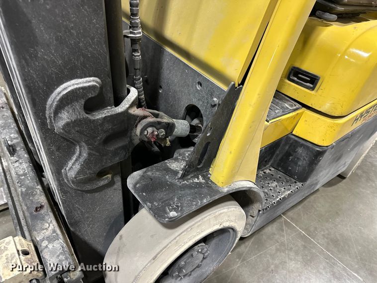 image for item EA4867 Hyster S40FT forklift