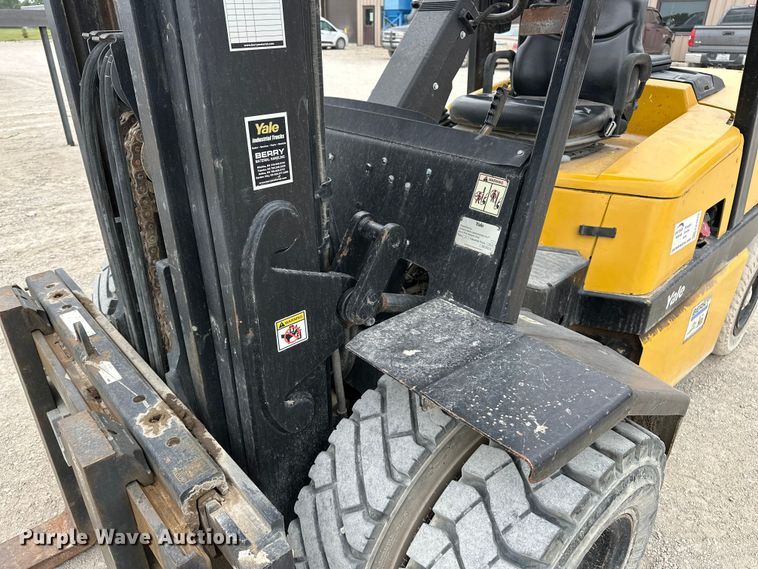 image for item EA4870 Yale GDP110MJNPBE091 forklift