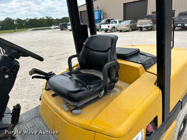 image for item EA4870 Yale GDP110MJNPBE091 forklift