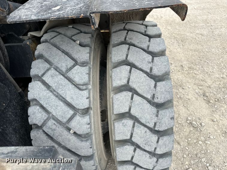 image for item EA4870 Yale GDP110MJNPBE091 forklift