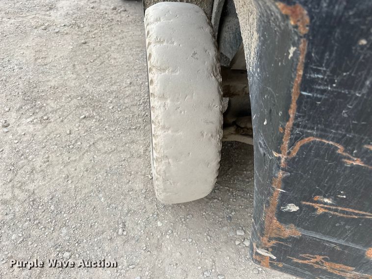 image for item EA4870 Yale GDP110MJNPBE091 forklift