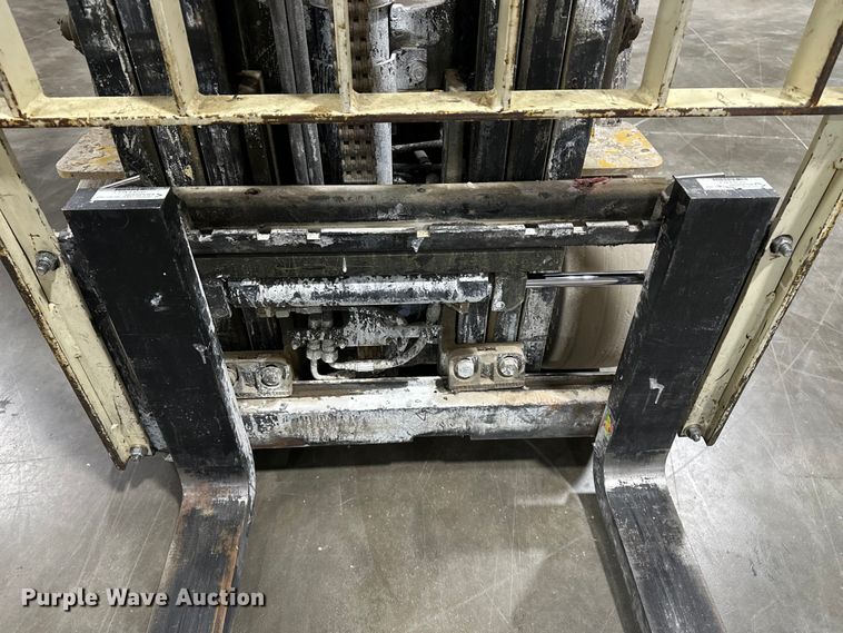 image for item EA4873 Yale GLC040SVXNUSE082 forklift
