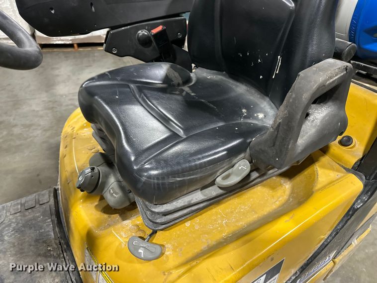 image for item EA4873 Yale GLC040SVXNUSE082 forklift