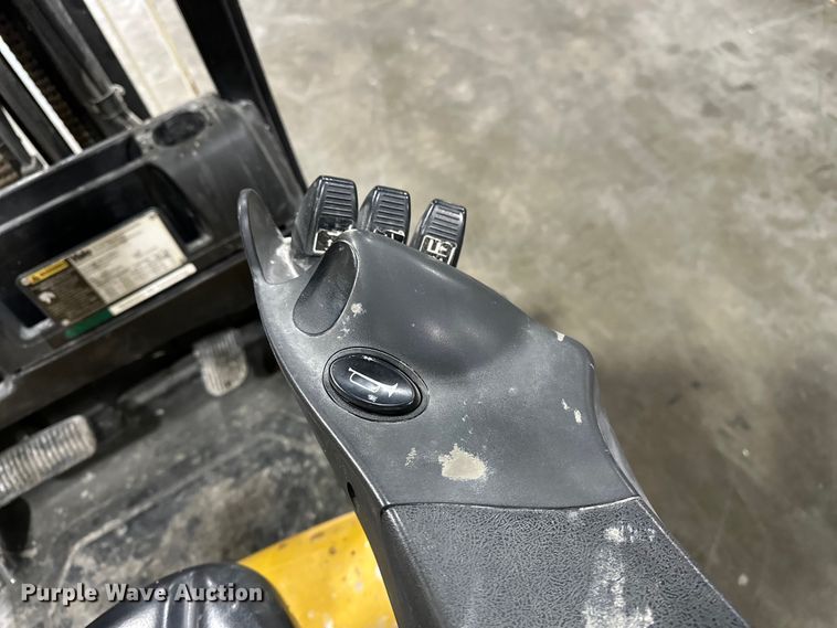 image for item EA4873 Yale GLC040SVXNUSE082 forklift