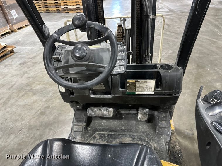 image for item EA4873 Yale GLC040SVXNUSE082 forklift