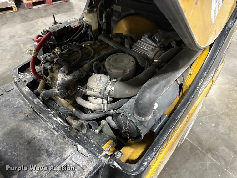 image for item EA4873 Yale GLC040SVXNUSE082 forklift