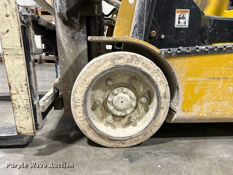 image for item EA4873 Yale GLC040SVXNUSE082 forklift