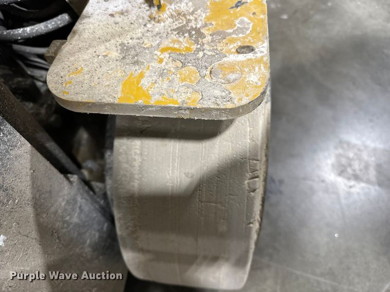 image for item EA4873 Yale GLC040SVXNUSE082 forklift