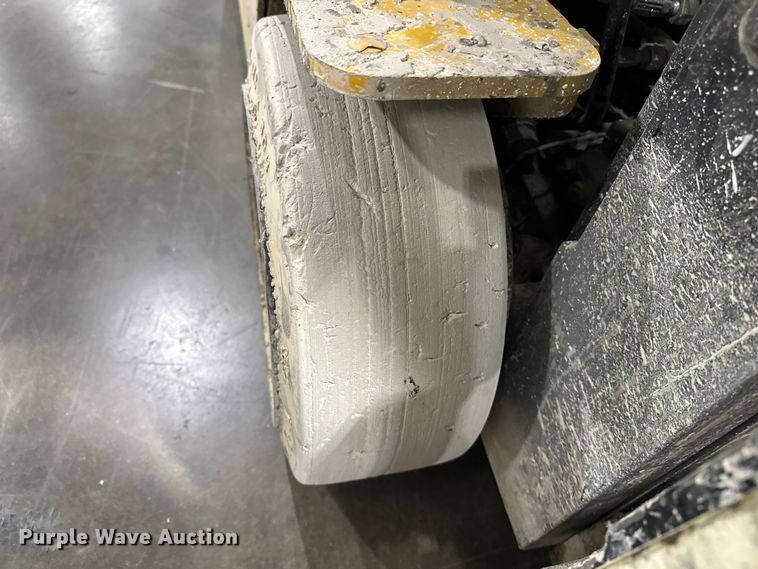 image for item EA4873 Yale GLC040SVXNUSE082 forklift