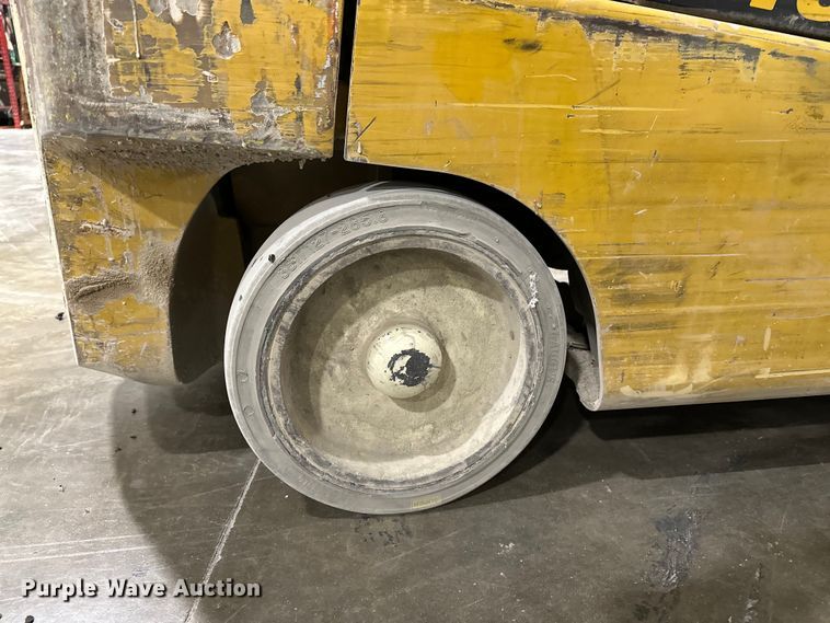 image for item EA4873 Yale GLC040SVXNUSE082 forklift