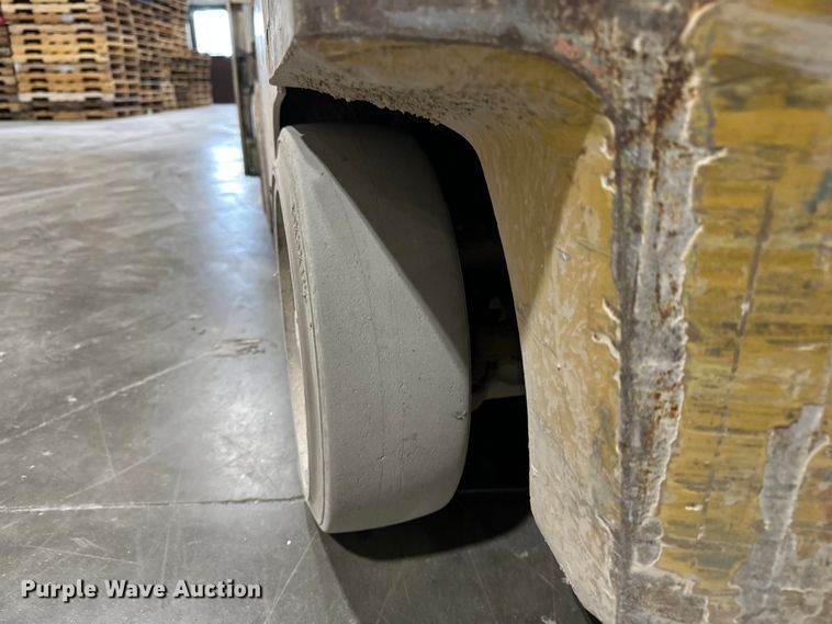 image for item EA4873 Yale GLC040SVXNUSE082 forklift