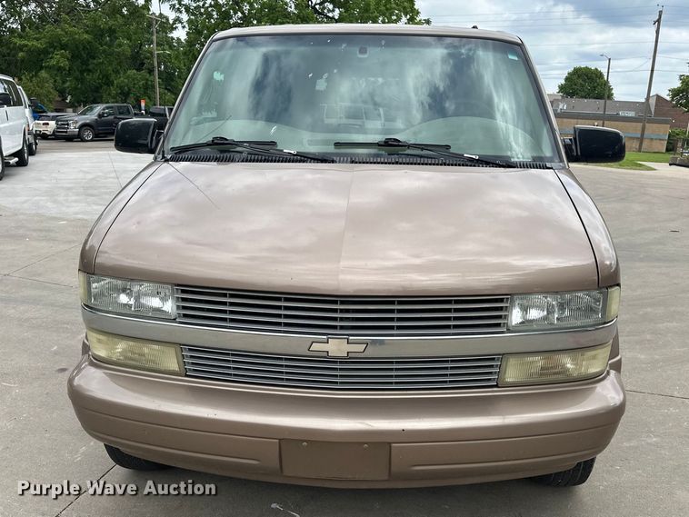image for item EA4876 2004 Chevrolet Astro Van van