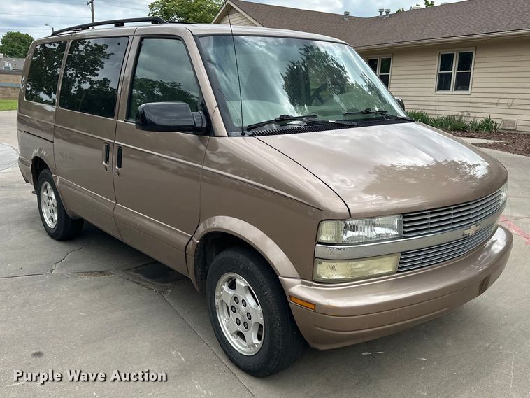 image for item EA4876 2004 Chevrolet Astro Van van