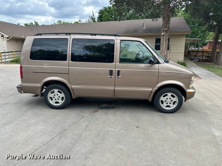 image for item EA4876 2004 Chevrolet Astro Van van