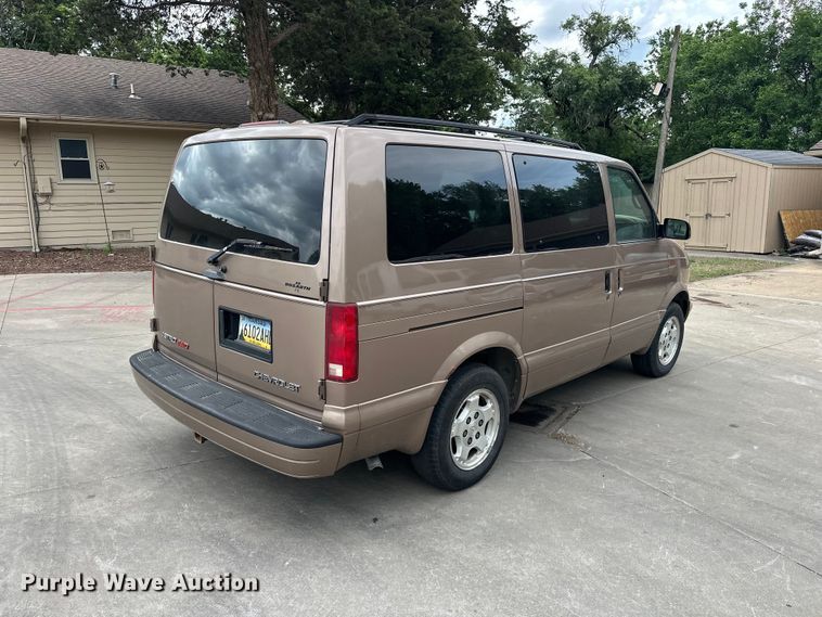 image for item EA4876 2004 Chevrolet Astro Van van