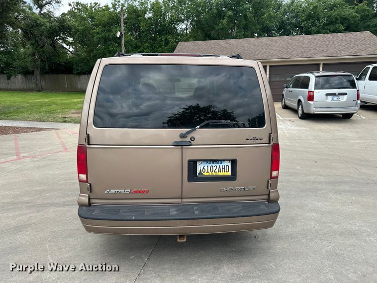 image for item EA4876 2004 Chevrolet Astro Van van