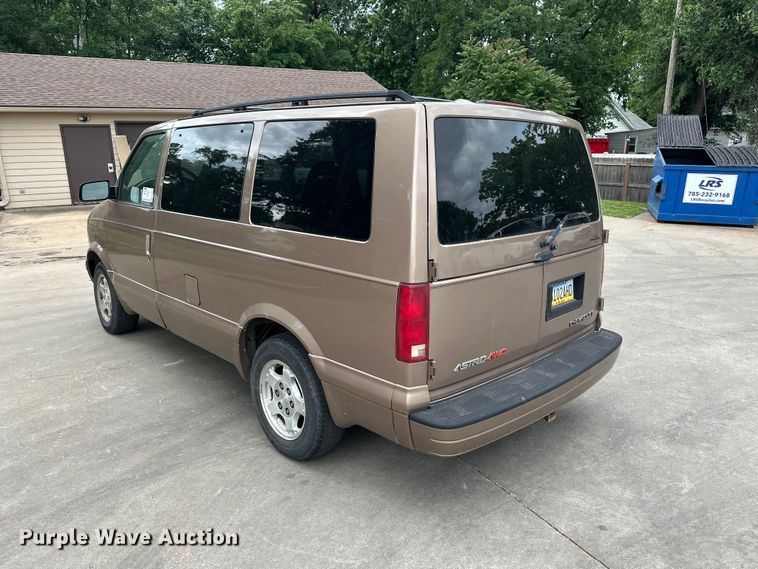 image for item EA4876 2004 Chevrolet Astro Van van