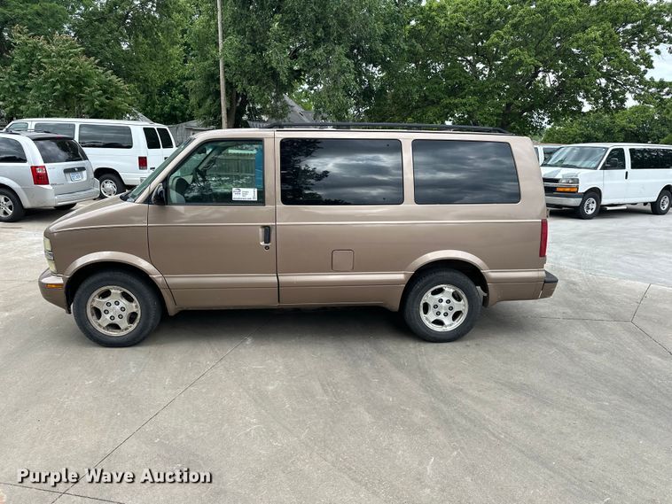 image for item EA4876 2004 Chevrolet Astro Van van