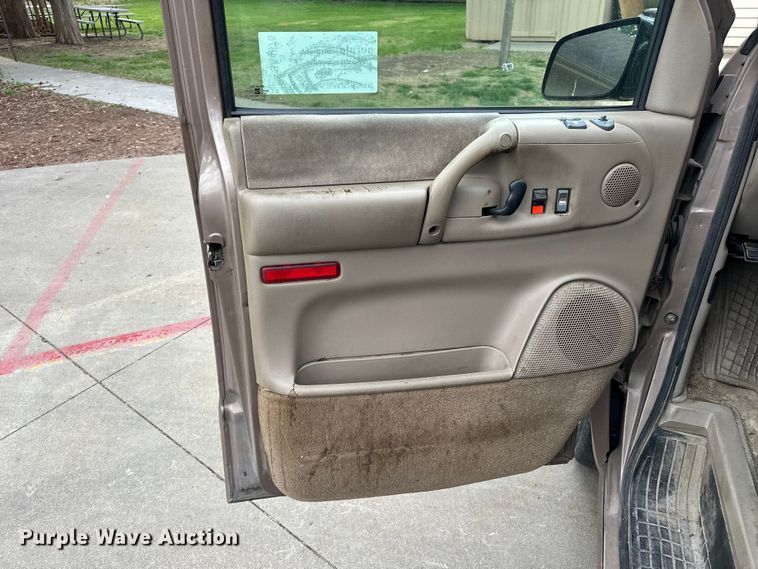 image for item EA4876 2004 Chevrolet Astro Van van