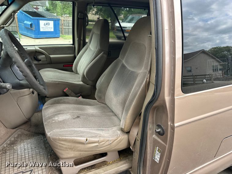 image for item EA4876 2004 Chevrolet Astro Van van