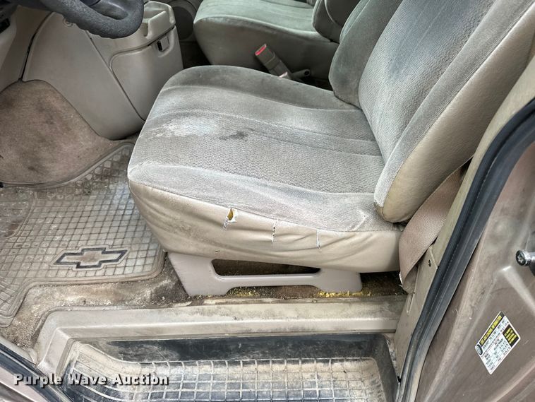 image for item EA4876 2004 Chevrolet Astro Van van