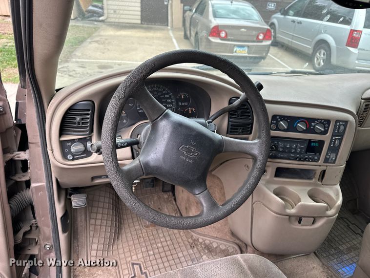 image for item EA4876 2004 Chevrolet Astro Van van
