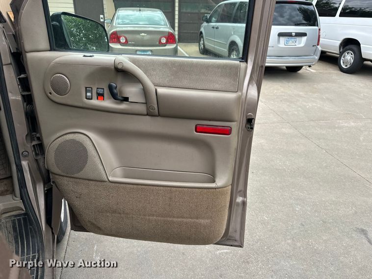image for item EA4876 2004 Chevrolet Astro Van van