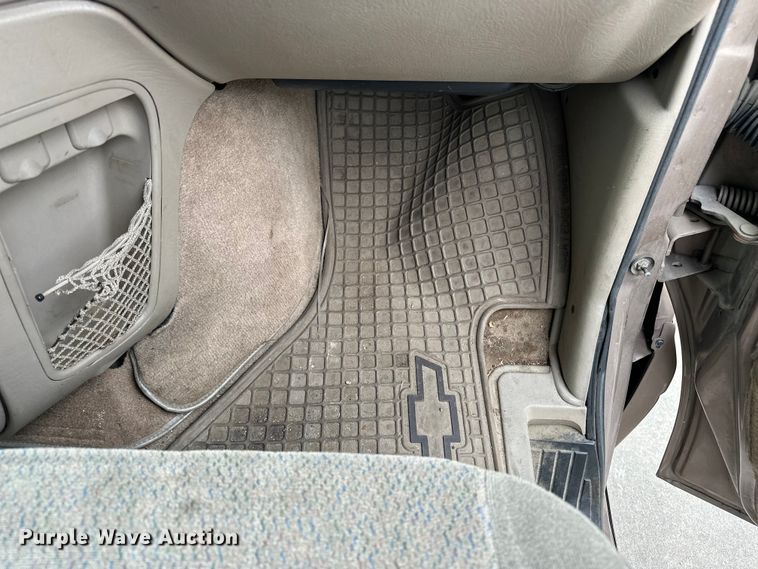 image for item EA4876 2004 Chevrolet Astro Van van
