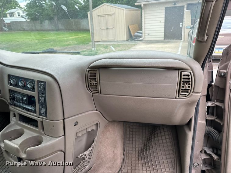 image for item EA4876 2004 Chevrolet Astro Van van