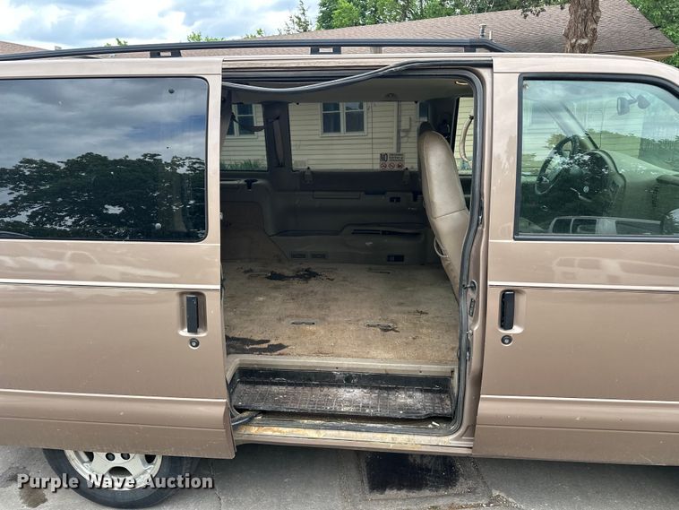 image for item EA4876 2004 Chevrolet Astro Van van