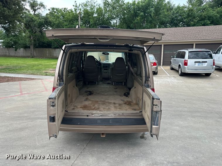 image for item EA4876 2004 Chevrolet Astro Van van