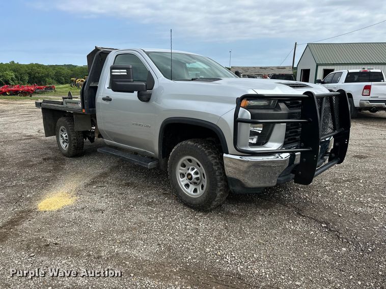 image for item EA4900 2020 Chevrolet 3500HD flatbed pickup truck