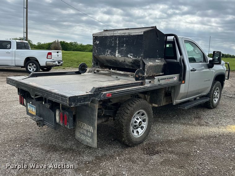 image for item EA4900 2020 Chevrolet 3500HD flatbed pickup truck