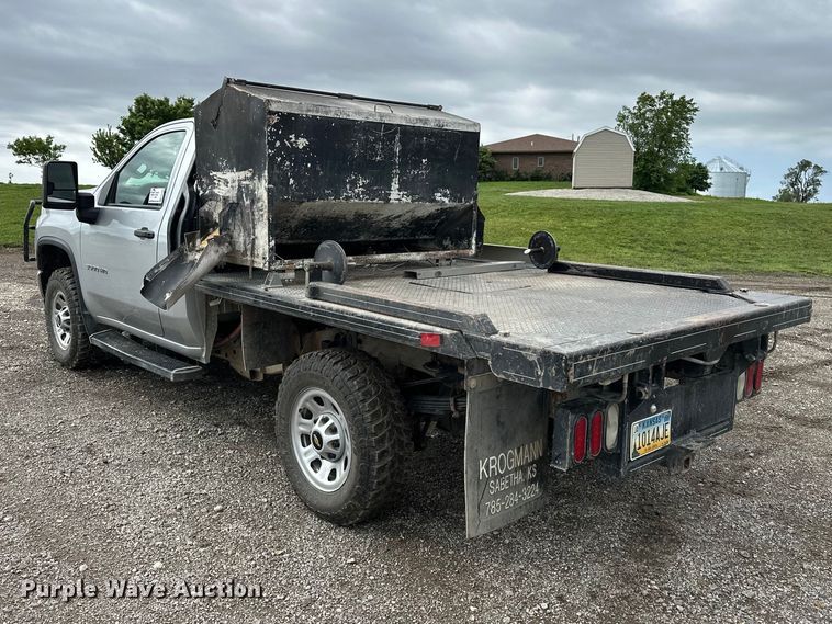 image for item EA4900 2020 Chevrolet 3500HD flatbed pickup truck