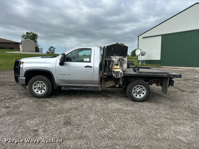 image for item EA4900 2020 Chevrolet 3500HD flatbed pickup truck