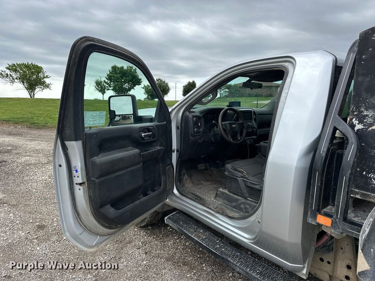 image for item EA4900 2020 Chevrolet 3500HD flatbed pickup truck
