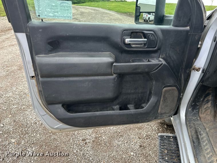 image for item EA4900 2020 Chevrolet 3500HD flatbed pickup truck