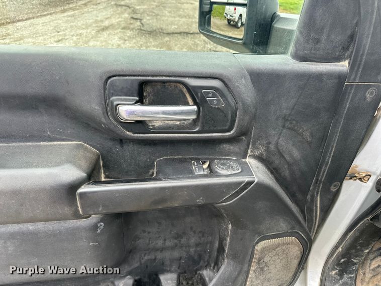 image for item EA4900 2020 Chevrolet 3500HD flatbed pickup truck