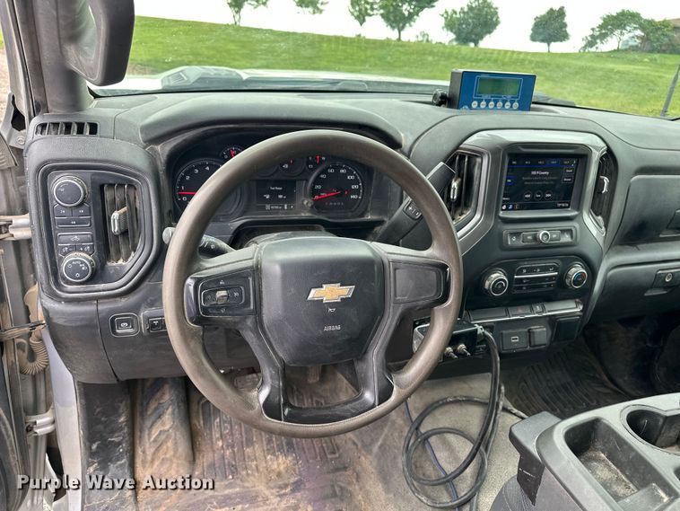 image for item EA4900 2020 Chevrolet 3500HD flatbed pickup truck