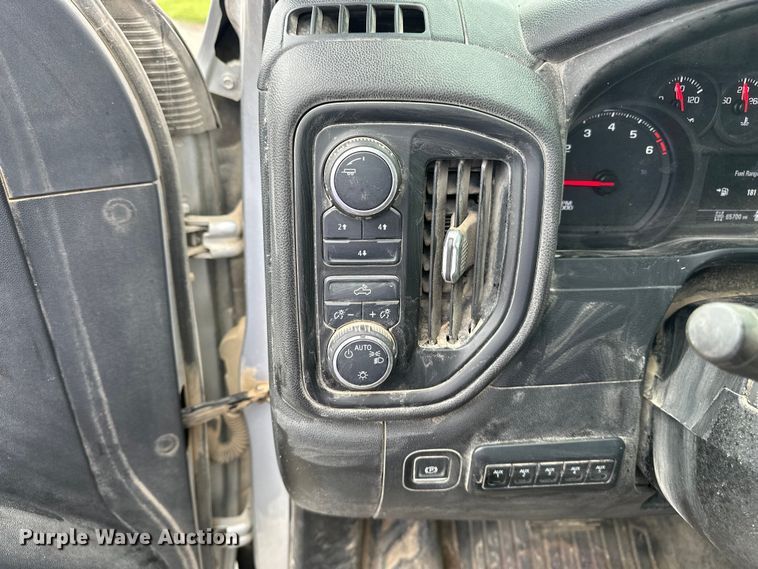 image for item EA4900 2020 Chevrolet 3500HD flatbed pickup truck