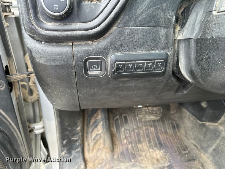 image for item EA4900 2020 Chevrolet 3500HD flatbed pickup truck