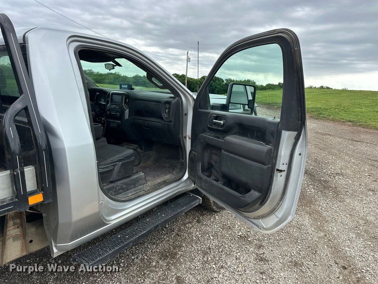 image for item EA4900 2020 Chevrolet 3500HD flatbed pickup truck