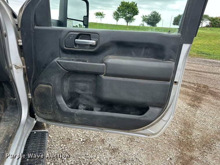 image for item EA4900 2020 Chevrolet 3500HD flatbed pickup truck