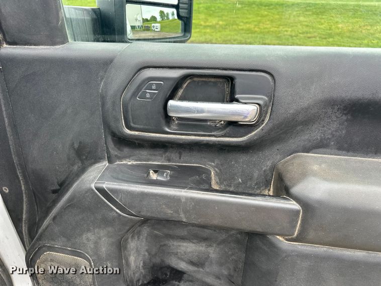 image for item EA4900 2020 Chevrolet 3500HD flatbed pickup truck