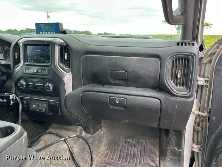 image for item EA4900 2020 Chevrolet 3500HD flatbed pickup truck