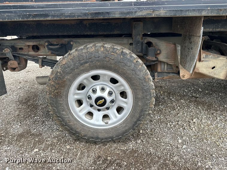 image for item EA4900 2020 Chevrolet 3500HD flatbed pickup truck