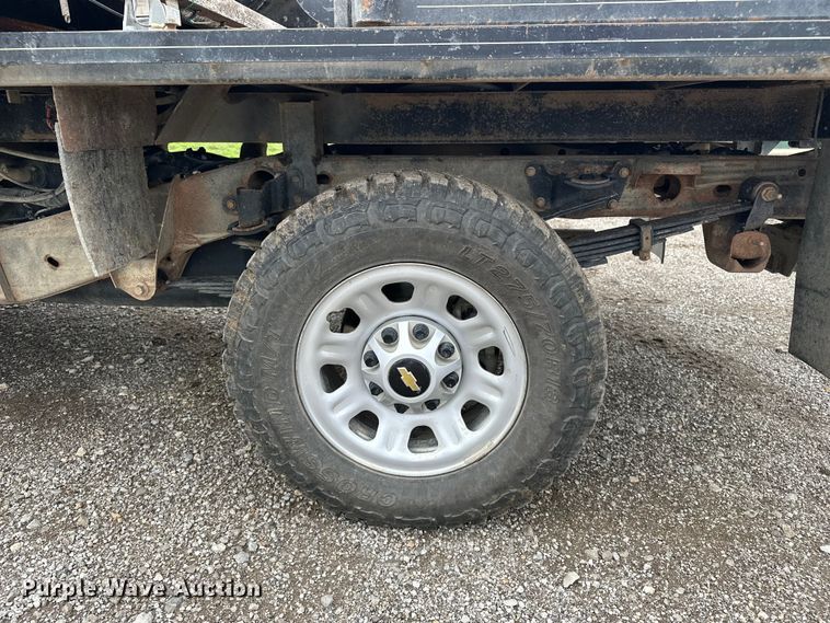 image for item EA4900 2020 Chevrolet 3500HD flatbed pickup truck